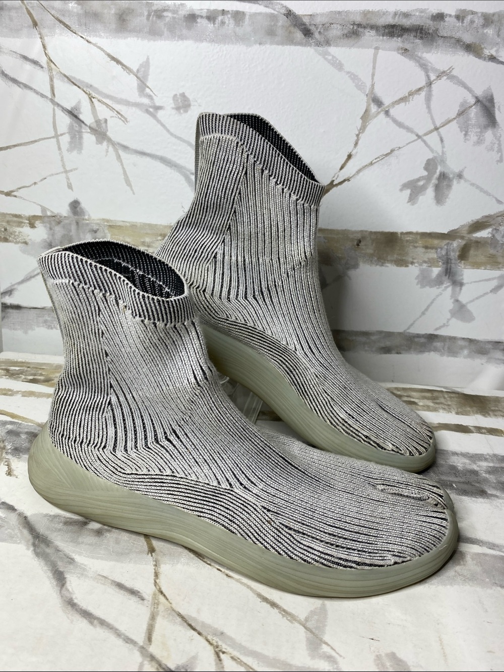 Ilysm Tabi Split Toe Sneakers